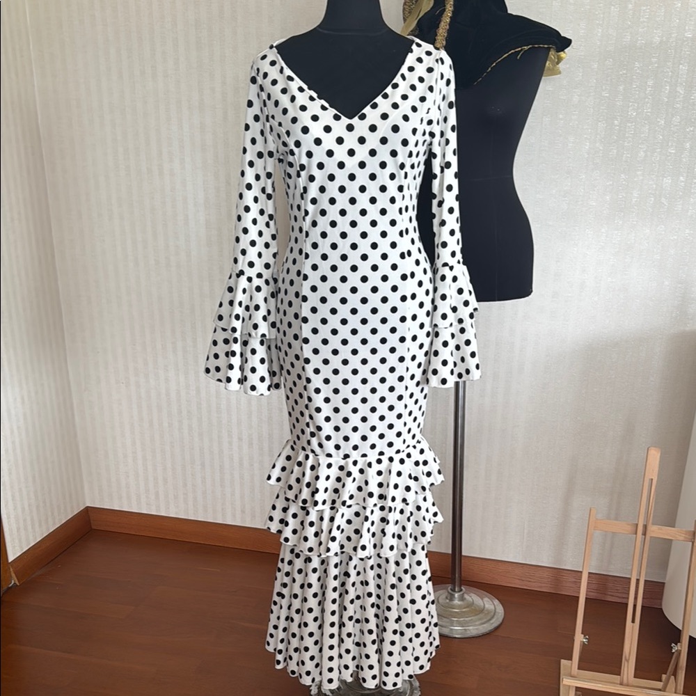 Elegant Black and White Polka Dot Dress  FLAMENCA DRESS. Flamenco